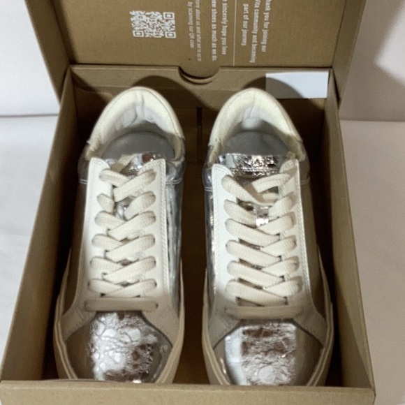 NWT DOLCE VITA Zayne 360 Sneaker Silver Size 7 - Picture 11 of 11